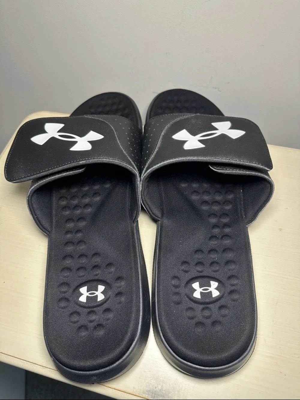 Under Armour Black and White ignite pro Slide rare size 17 Sandals